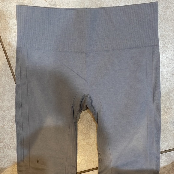 Lululemon Ebb To Street Gray Seamless Crop Leggings 6 - Picture 4 of 10